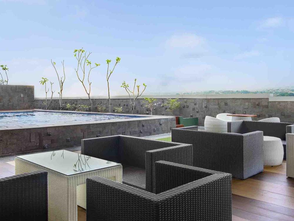 Harris Hotel Sentraland Semarang Exterior foto